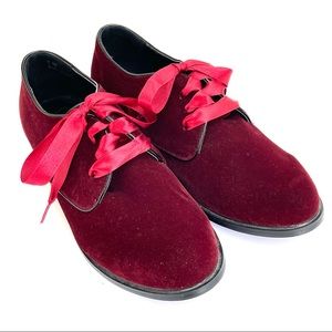 June Ambrose Red Velvet Oxfords Satin Flats 7.5